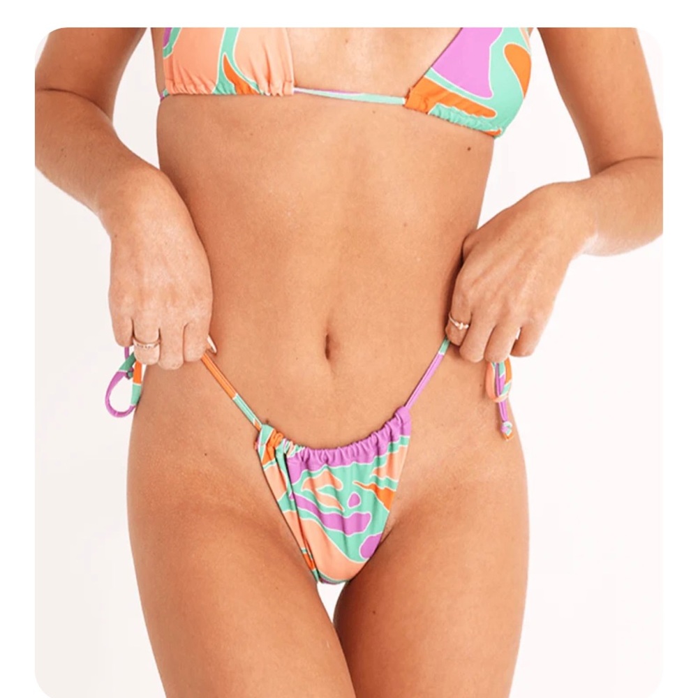Aurelle bikini bottoms with tags still attached!